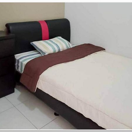 Syukur Guesthouse Syariah Near Exit Toll Cikopo Redpartner Cikampek Exteriör bild