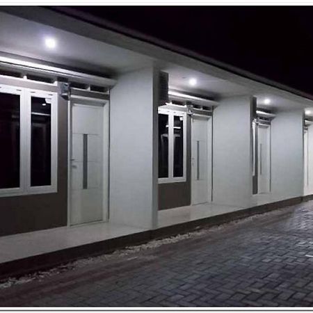 Syukur Guesthouse Syariah Near Exit Toll Cikopo Redpartner Cikampek Exteriör bild