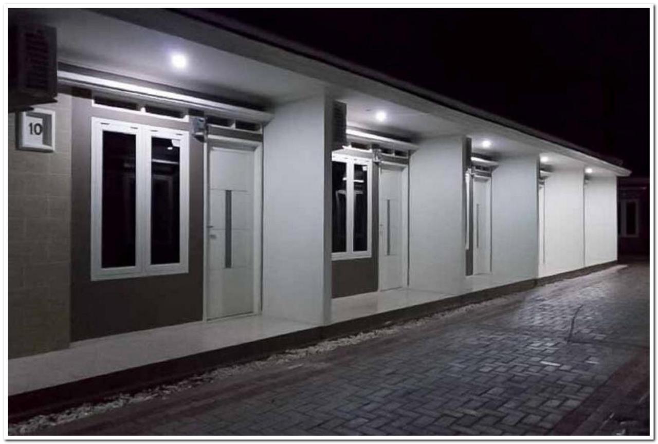 Syukur Guesthouse Syariah Near Exit Toll Cikopo Redpartner Cikampek Exteriör bild